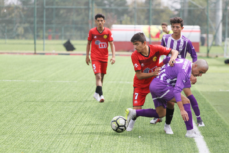 GENÇLER BOLU ÖNÜNDE