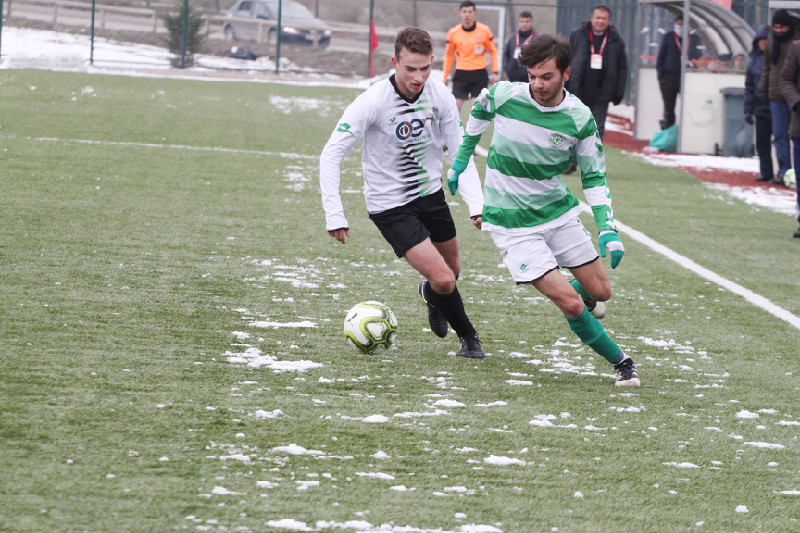 ZİRVE YARIŞI KIZIŞTI