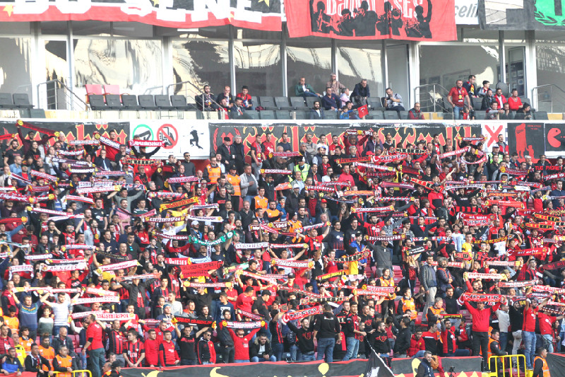 TARAFTAR HER YERDE VARDI