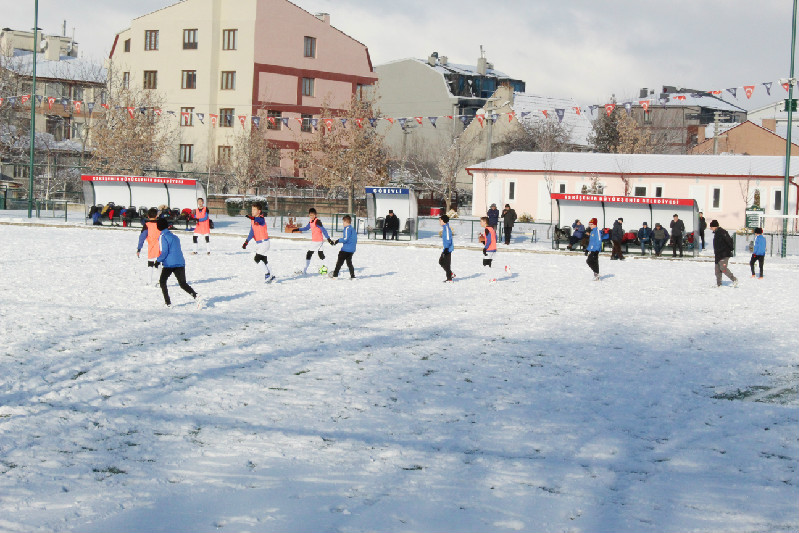 YENİ YILA İDMAN YAPARAK GİRDİLER