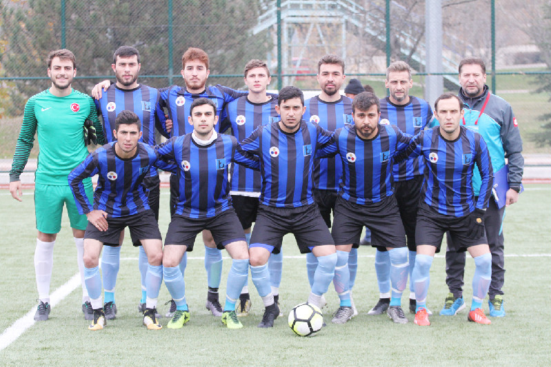 KIRKA BORAKS İNCE ELEYİP SIK DOKUYOR