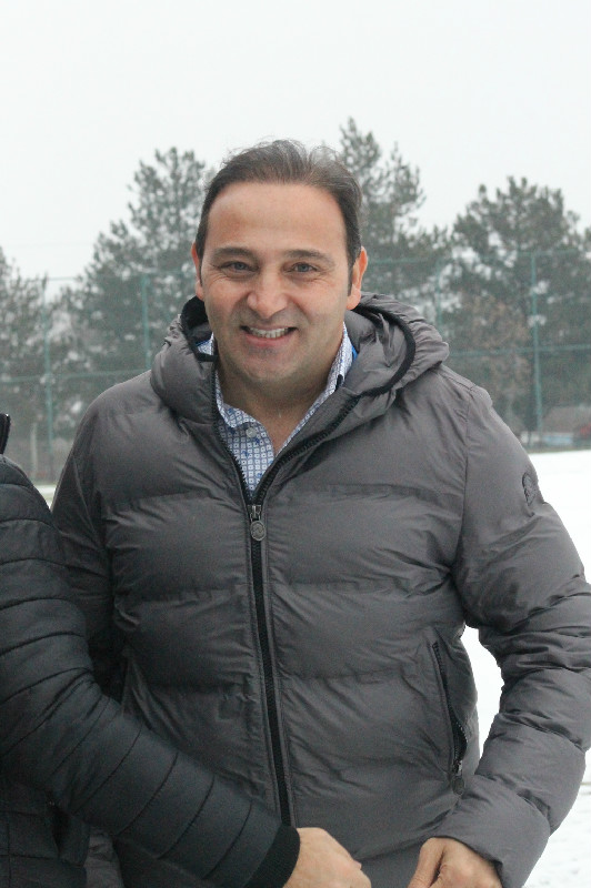 BENİM BÖYLE ORTAMDA  ÇEKİP GİTMEM OLMAZ