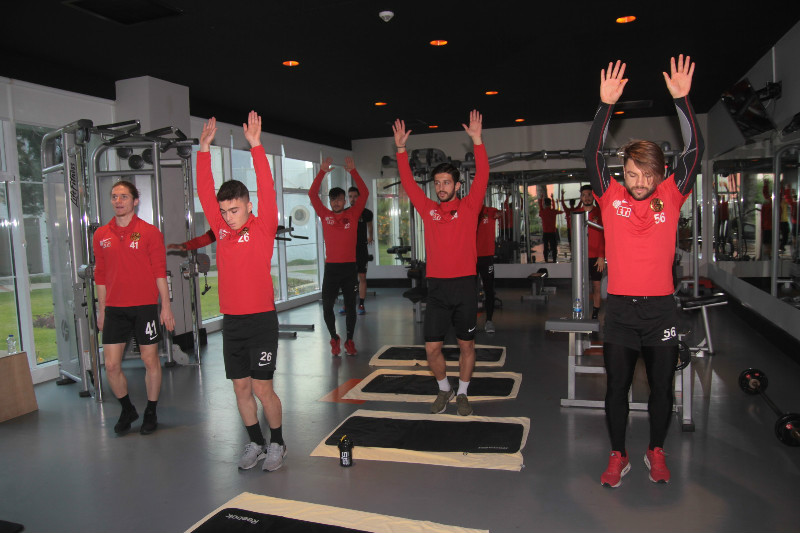 SABAH SALON, AKŞAM SAHA DA