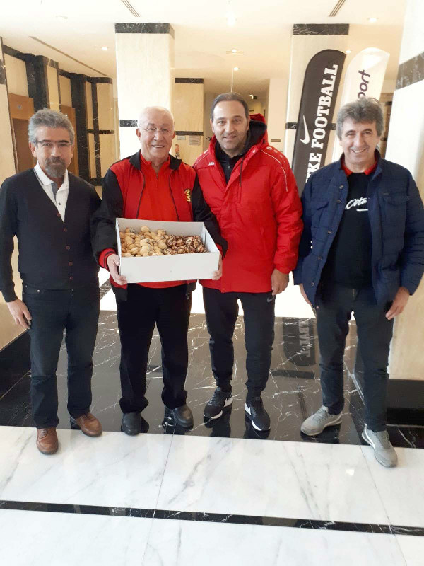 YALNIZ  BIRAKMADILAR