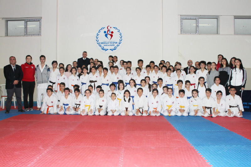 OKULLU KARATECİLER NEFES KESTİ