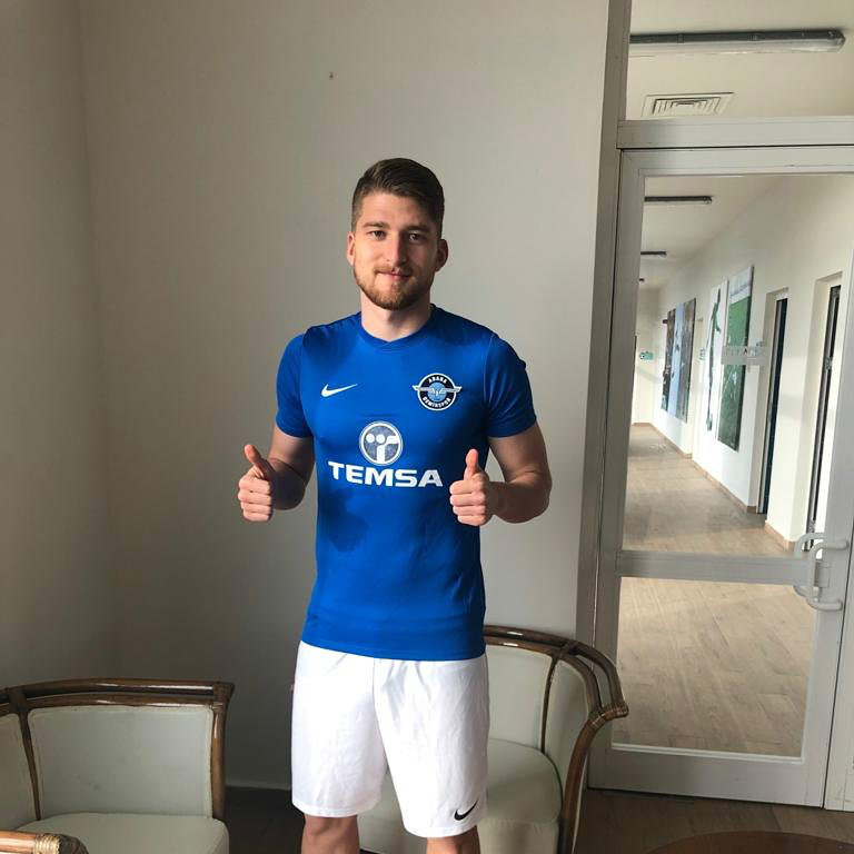 ÖNCE VEDA, SONRA İMZA