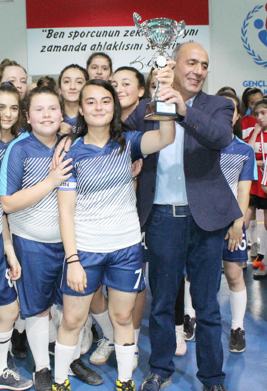 ŞAMPİYONLUK SİNAN ALAĞAÇA HEDİYE