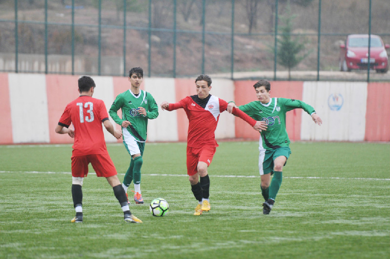 ŞAMPİYONLUK YARIŞI KIZIŞTI