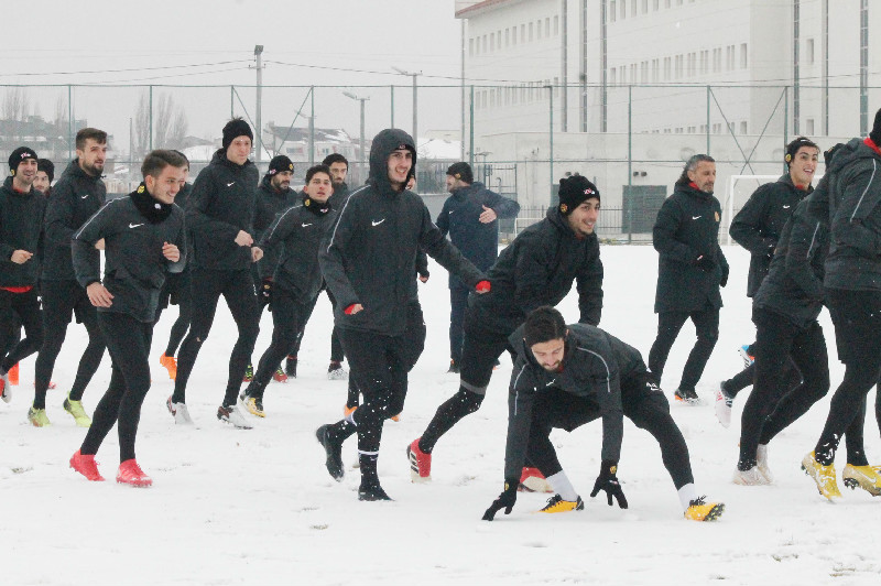ŞİMŞEKLER TOPLANIYOR