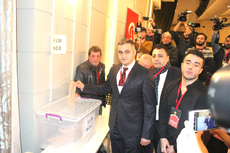 KARANLIK GÜNLERDE AY IŞIĞI