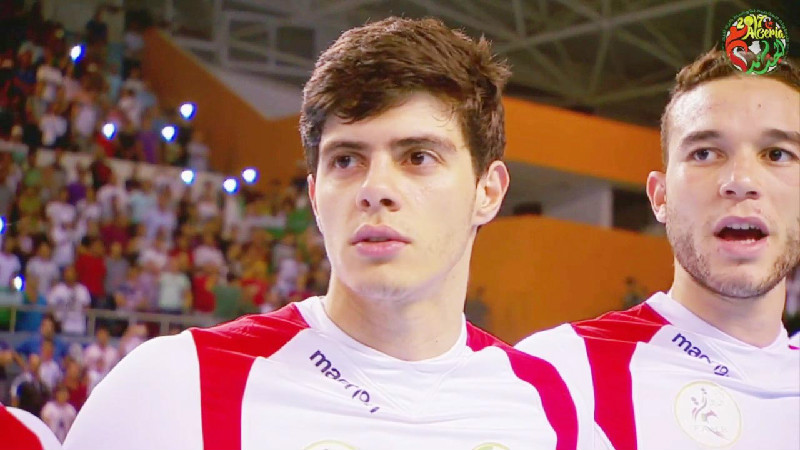 MUSTAPHANIN PEŞİNDEYİZ