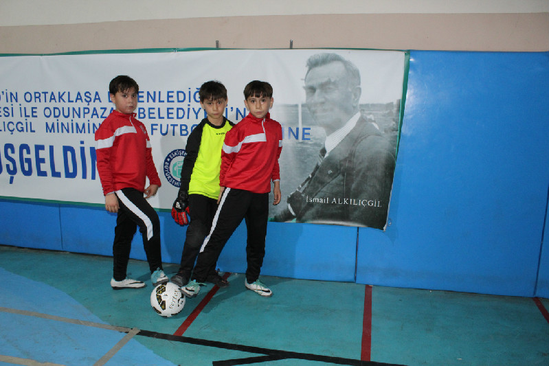 ÜÇÜZLER DİKKAT ÇEKTİ