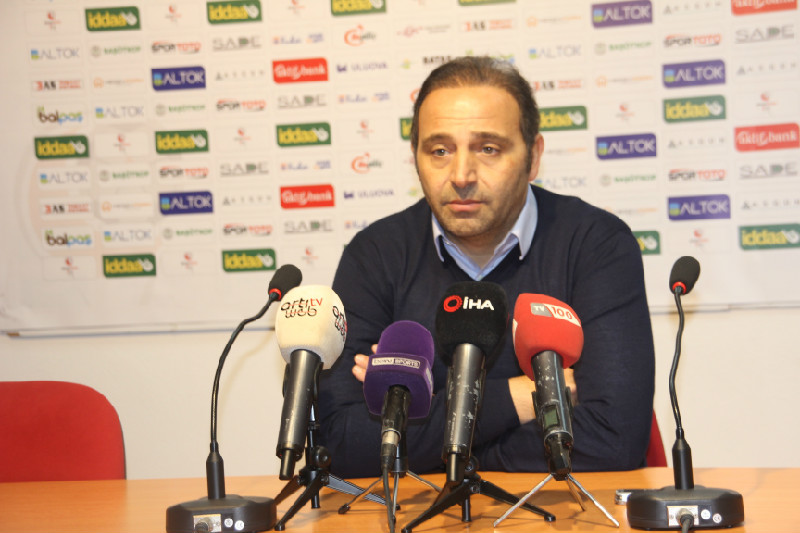 KULÜBÜN ÖNÜNÜ AÇSINLAR