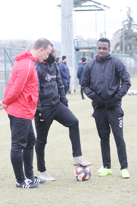 ISSAH GÖREV BEKLİYOR