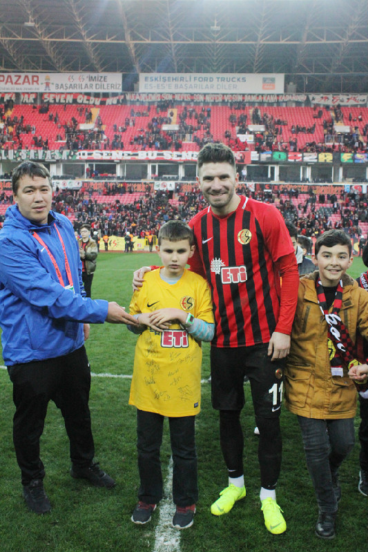 GÖNÜL GÖZÜYLE İZLEDİ