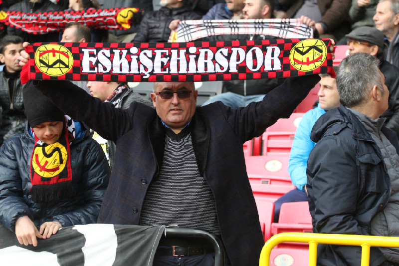 DEVLERİN AŞKI BÜYÜK OLUR