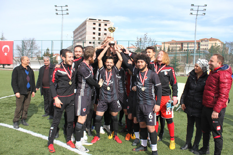 ŞAMPİYONLARIN KADERLERİ BENZİYOR