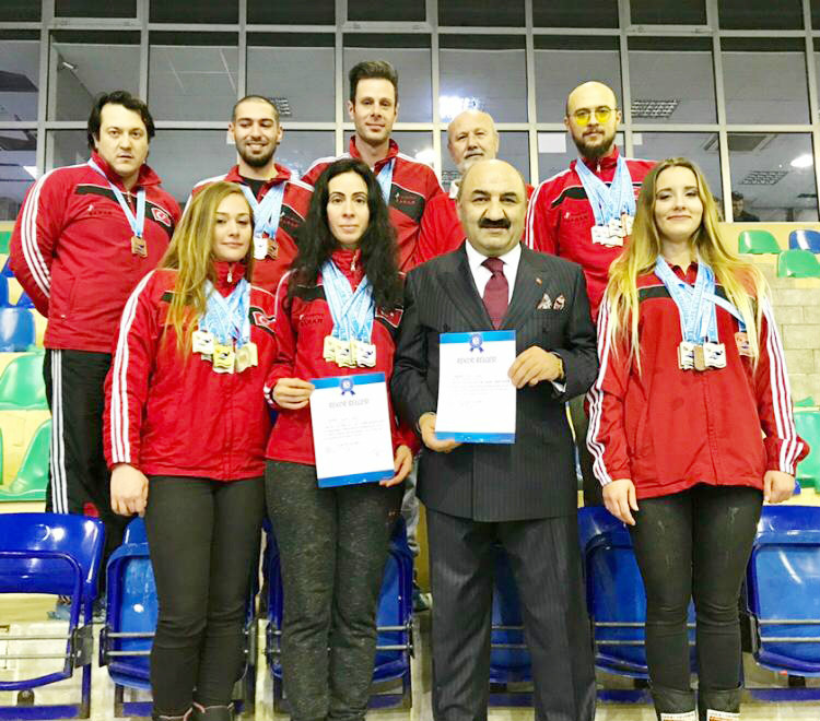 SARAR YÜZME TAKIMINDAN 20 MADALYA