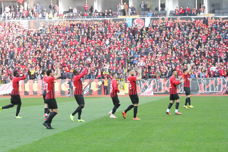 GEREKSİZ HAYALLERE KAPILMAYALIM