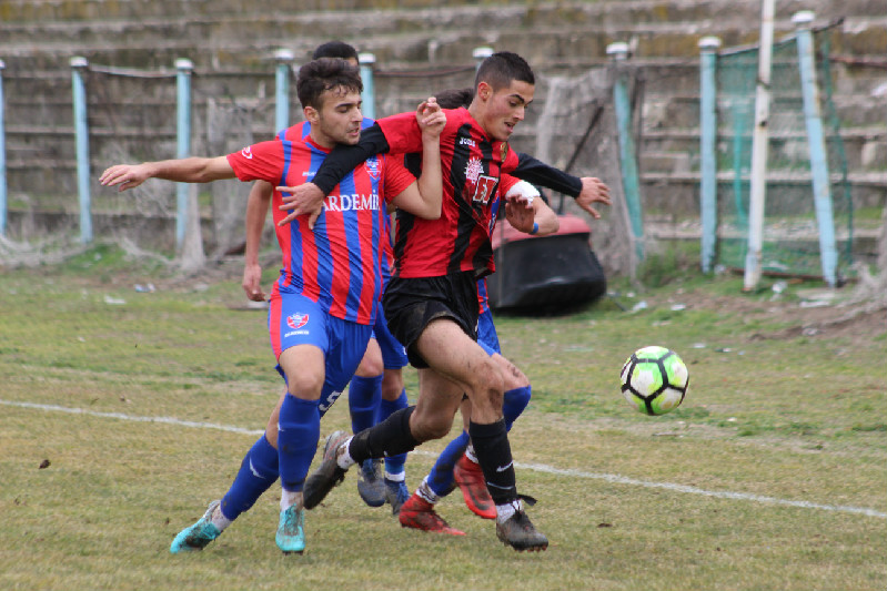 GENÇ ŞİMŞEKLERDEN ÇİFTE ZAFER