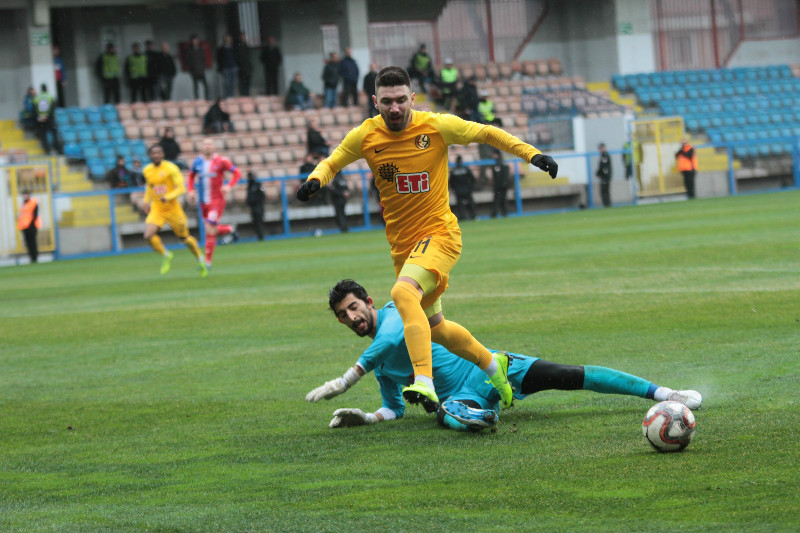 MİLİNKOVİÇ  BU SEFER ATTI