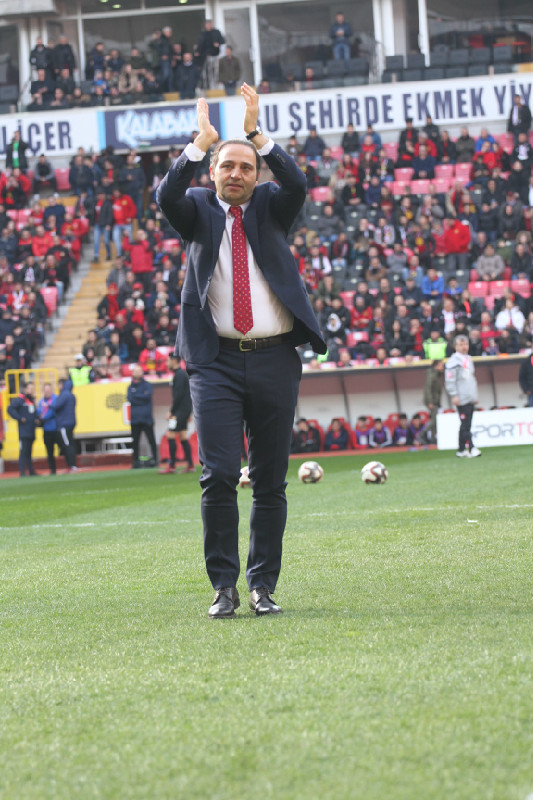 ESKİŞEHİRSPOR EVİNDE TARAFTARIYLA GÜÇLÜ