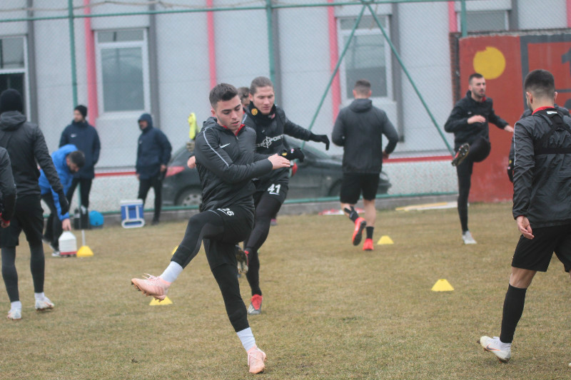 ES-ESTE TEMPO YÜKSEK