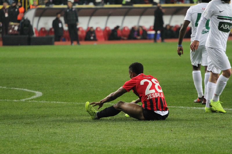 ELLERİMİZLE VERDİK