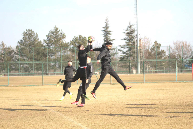 ES-ES KANATLARDAN VURACAK