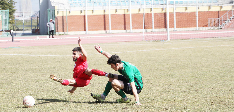 GENÇLER ŞİMŞEKLER DE DEMİRE BİLENİYOR