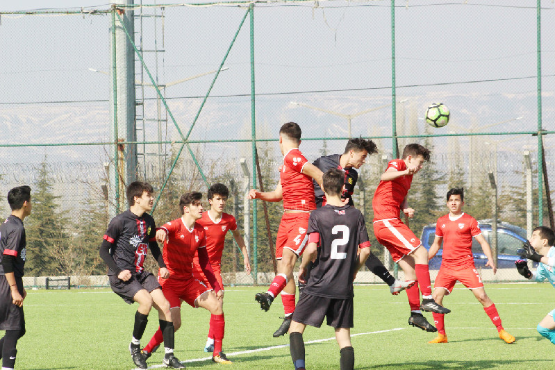 3 TAKIMIMIZDA EVİNDE