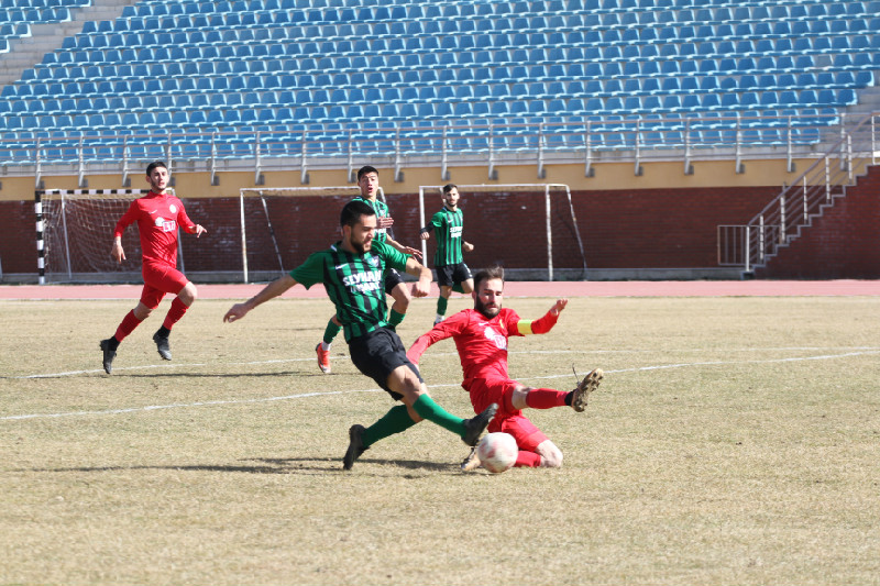 GENÇLER ŞİMŞEKLER MAVİ ŞİMŞEK ÖNÜNDE