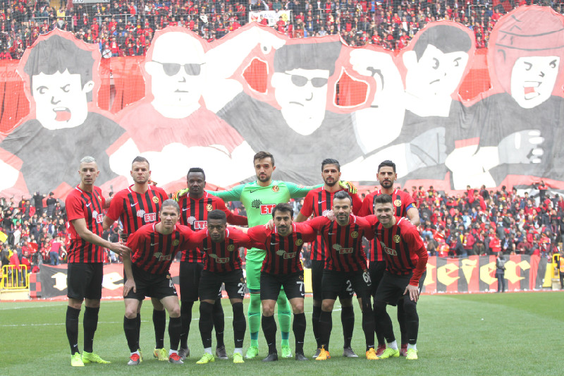 HAYALİNDEKİ KADRO TUTMADI