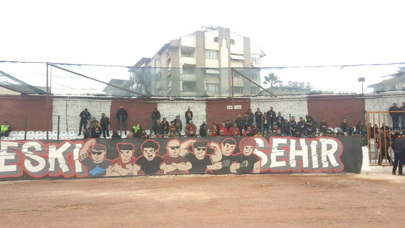 TARAFTAR YALNIZ BIRAKMADI