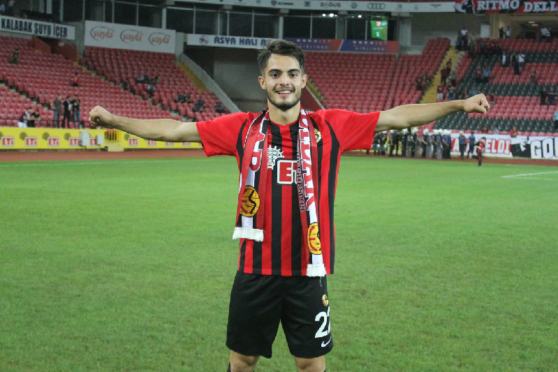 3 OYUNCU GÖRÜŞME ODASINA