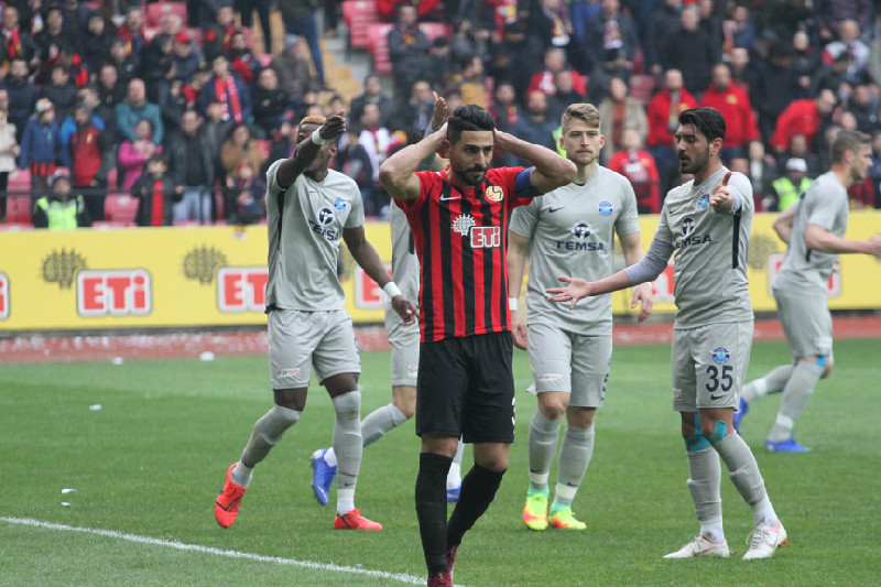 BİZ FUTBOLCULARDA TARAFTAR  KADAR ÇOK ÜZÜLÜYORUZ