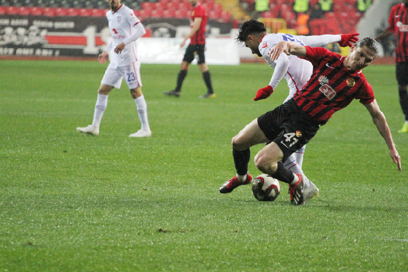 MEHMET ÖZCAN’A MİLLİ DAVET