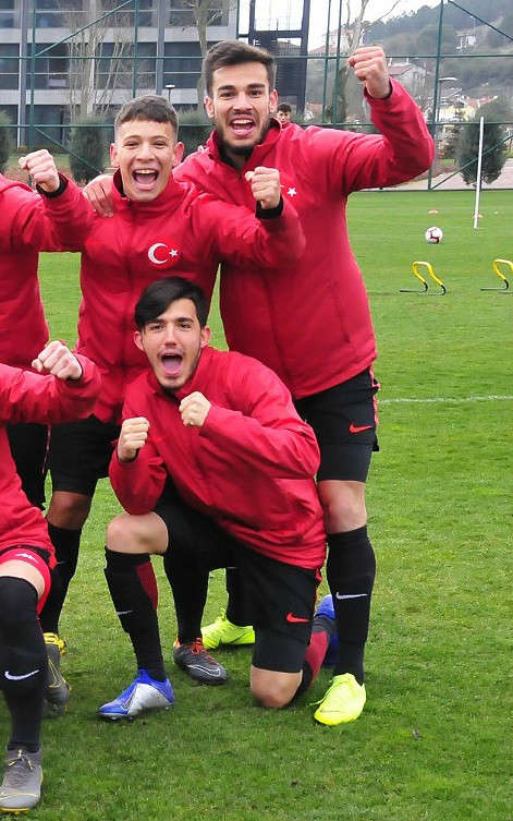 CEMALİ YEDEKDE OTURDU