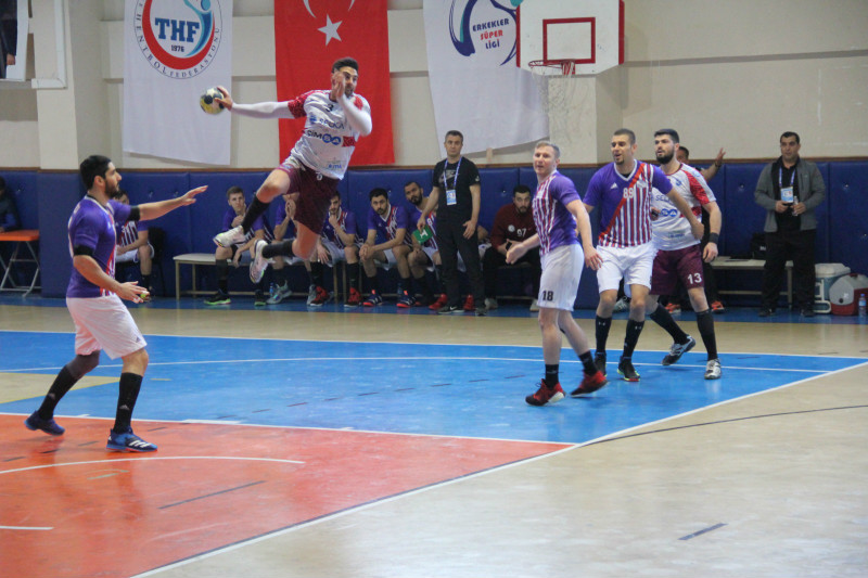 BETON ADAMLAR KAYBETTİ(27-20)