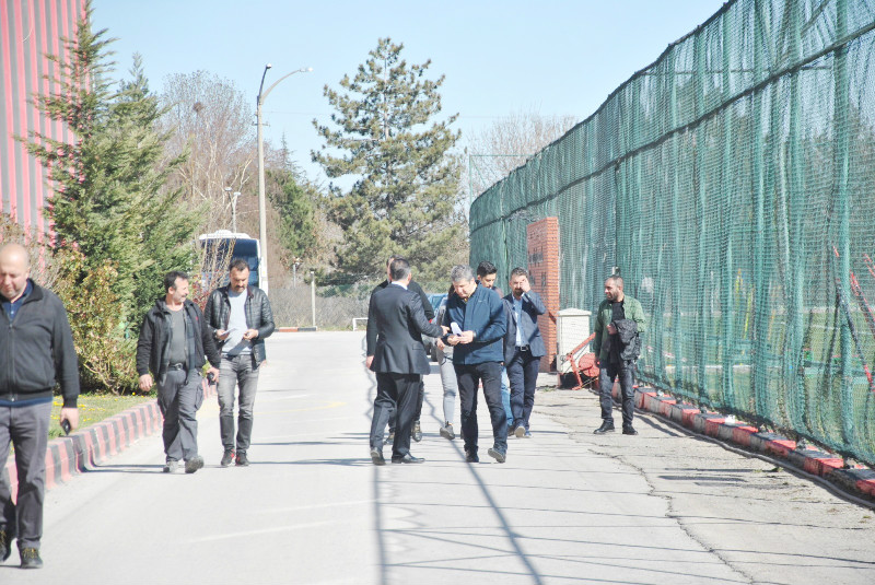 BİR BİTMEDİ GİTTİ..