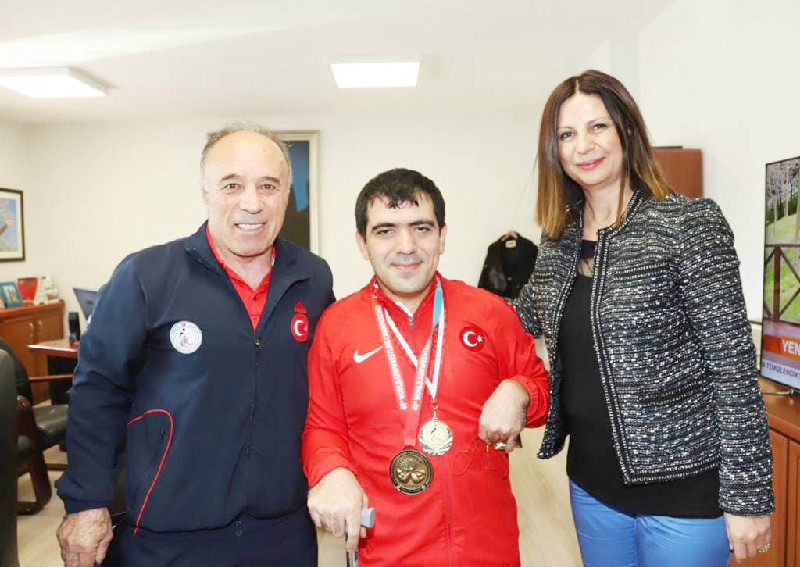 DÜNYA ŞAMPİYONUNA ALTIN HEDİYESİ