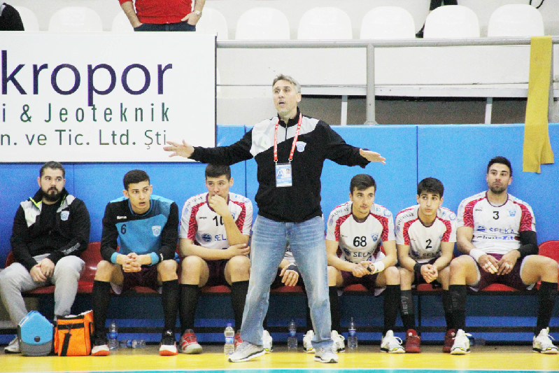 BETON ADAMLAR TATİLDE