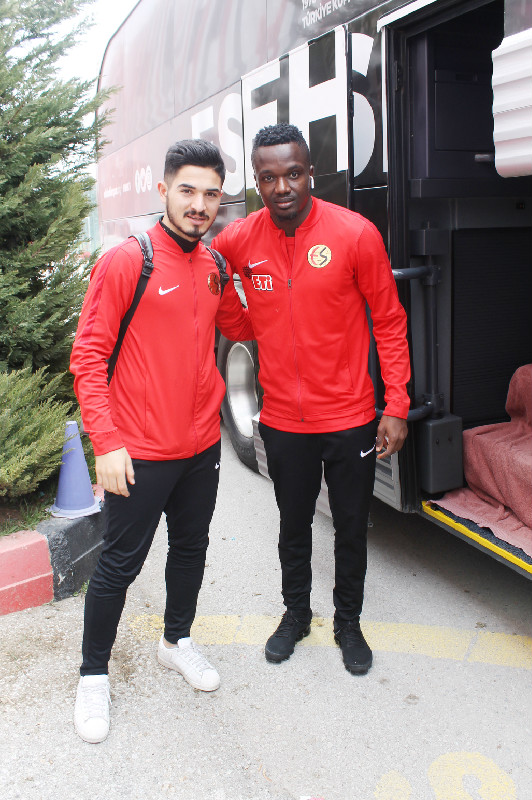 18 OYUNCU İLE İSTANBULA