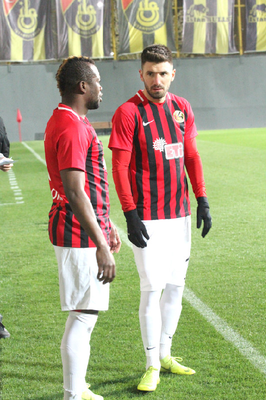 İKİNCİ YARIDA OYNADILAR