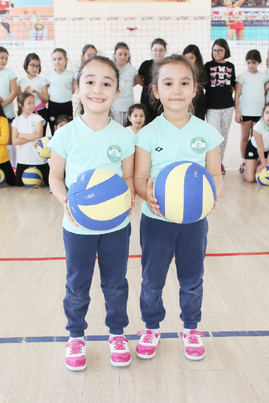 İKİZLER RENK KATIYOR