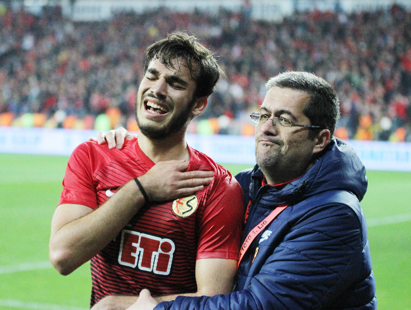 HİÇ BİR ŞEY SENİN GÖZ YAŞIN KADAR DEĞERLİ DEĞİL