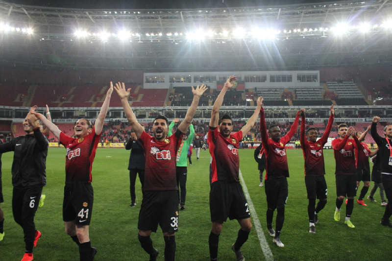 VAZGEÇMEYENLERİN HİKAYESİ