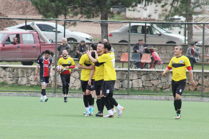 GRUPLARDA ZİRVE YARIŞI KIZIŞTI