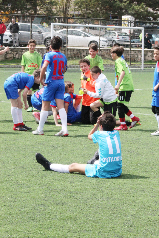 KÜÇÜKLER FUTBOLDA HEYECAN YÜKSEK