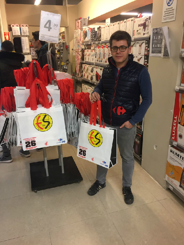 ÇANTALAR İLGİ BEKLİYOR